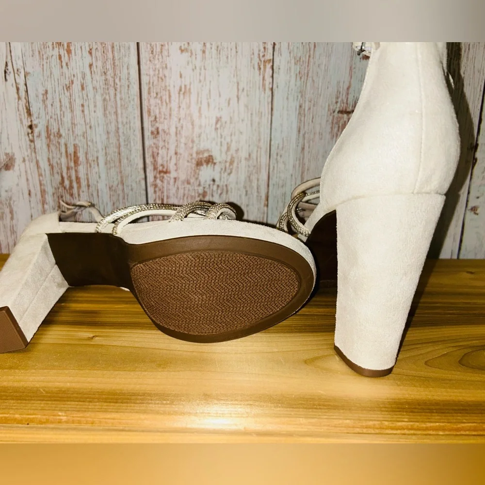 Sugar Petal Women’s Size 7.5 White / Off White Heels – New Wedding Formal